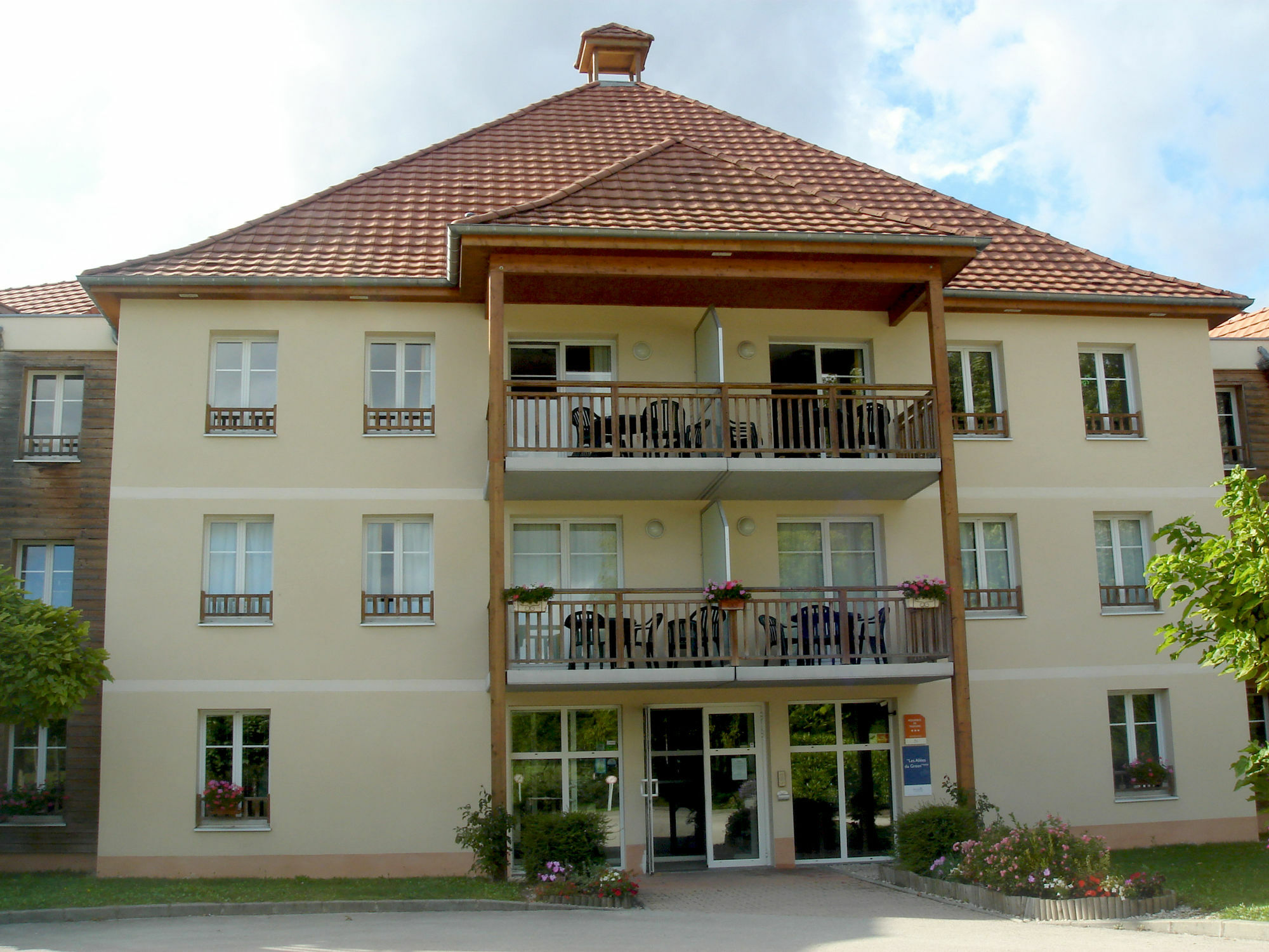 Residence Vtf Les Allees Du Green Levernois Εξωτερικό φωτογραφία